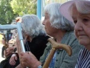 Масларова праща 15 хил. пенсионери на почивка тази година