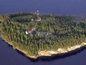 Близки на жертвите от Осло се събират на остров Ютьоя