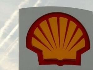Royal Dutch Shell се бори с изтичане на петрол от нейна сонда