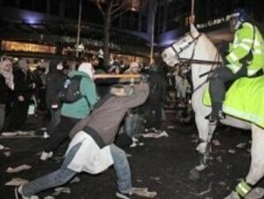 Нови сблъсъци между полиция и протестиращи в Лондон