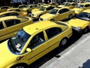 Гръцките таксиметрови шофьори се съгласиха да прекратят стачката си