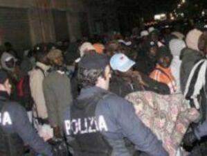 50 души са ранени при сблъсъци между имигранти и полицаи в Италия