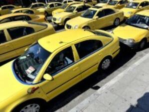 Протестиращите таксиметрови шофьори блокираха пристанищата в Гърция