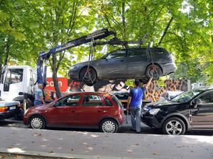 Разкриха престъпна група за кражби на коли с "паяк" в София