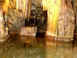 Правят развлекателен парк в пещерата "Леденика"