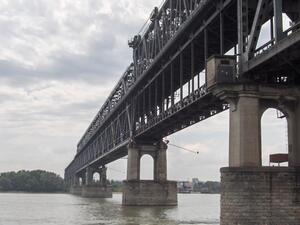 Румъния няма да намали таксата за преминаване по Дунав мост