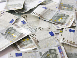 Шефът на ЕФФС: Еврозоната няма да се разпадне