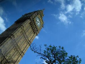 Британският парламент търси мерки за накланящия се Биг Бен