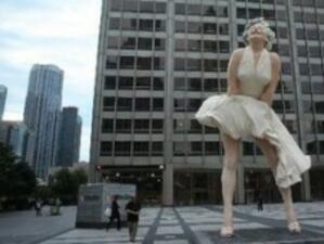 Осемметрова статуя на Мерилин Монро бе открита в Чикаго