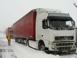 Пътната обстановка остава тежка в Източна България