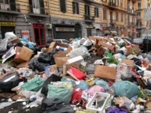 Берлускони призова за решение на кризата с боклука в Неапол