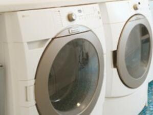 Собственик на пералня във Варна скри работнички в банята