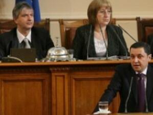 Яне Янев "захапа" Цачева преди парламентарния контрол