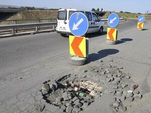 Осем фирми искат да ремонтират път в Ловешко