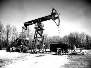 Петролът поевтинява заради ръст на резервите на САЩ