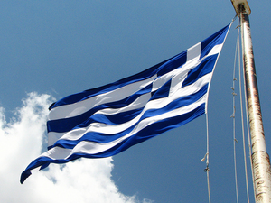 Гръцката икономика се свива повече от очакваното