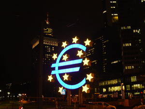 Изборите в Гърция и Франция понижиха еврото