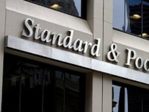Standard and Poor's понижи кредитния рейтинг на Гърция с три степени