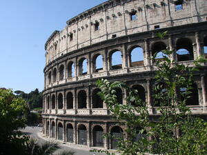Туристи крадат мрамор и мозайка от останките на Древен Рим