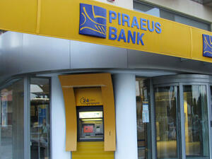 Банка Пиреос прехвърля на американския фонд KKR & Co. за управление с проблемни кредити за 600 млн. евро