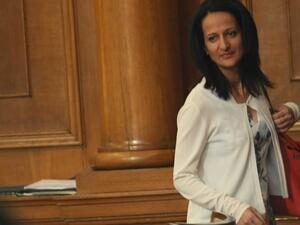 Парламентът ще прекрати мандата на председателя на КФН Карина Караиванова