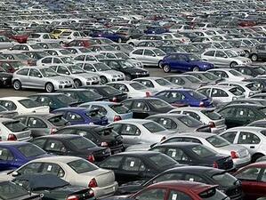 Продажбите на автомобили в Китай се свиват за пореден месец