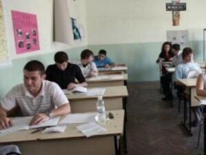 Изпитват седмокласниците по български език и литература*