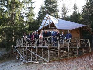EVN България дари оборудване и пиезопътека за зелена класна стая в парк „Амзово“ край Смолян