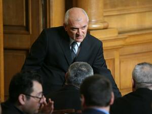 Димитър Главчев подаде оставка като председател на Народното събрание