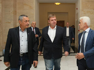 Лидерите на партиите от коалиция "Обединени патриоти" са на среща в централата на ГЕРБ